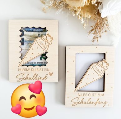 Zwei dekorative Holzkarten mit einem Eistütenmotiv und liebevollen Botschaften.